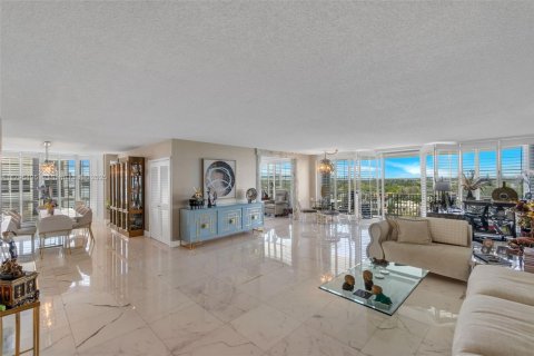 Condo in Miami Beach, Florida, 3 bedrooms  № 1861417 - photo 2