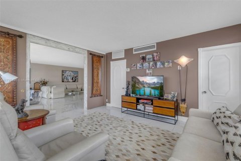 Condo in Miami Beach, Florida, 3 bedrooms  № 1861417 - photo 23