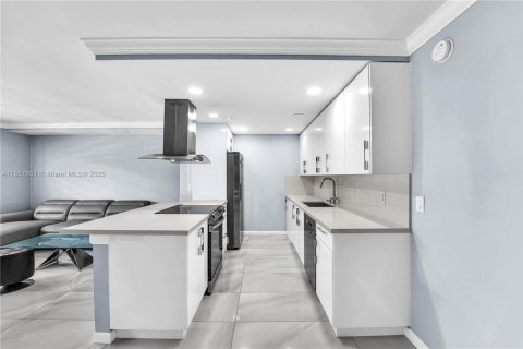 Condo in Coconut Creek, Florida, 1 bedroom  № 1882344 - photo 6