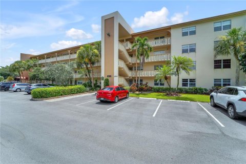 Condo in Coconut Creek, Florida, 1 bedroom  № 1882344 - photo 21