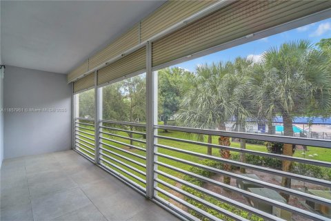 Condo in Coconut Creek, Florida, 1 bedroom  № 1882344 - photo 16