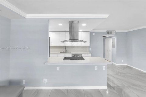 Condo in Coconut Creek, Florida, 1 bedroom  № 1882344 - photo 1