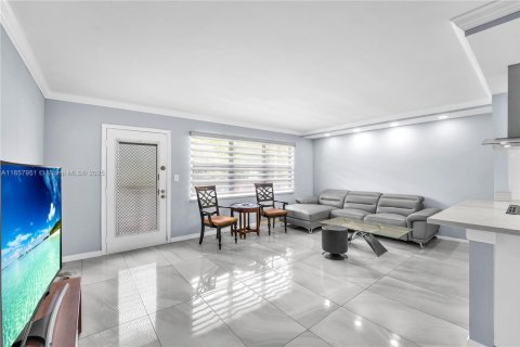 Condo in Coconut Creek, Florida, 1 bedroom  № 1882344 - photo 4