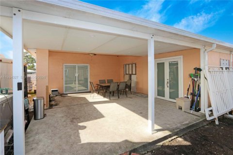 Villa ou maison à vendre à Miami, Floride: 3 chambres, 138.8 m2 № 2055740 - photo 22