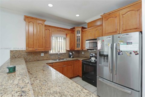 Villa ou maison à vendre à Miami, Floride: 3 chambres, 138.8 m2 № 2055740 - photo 7