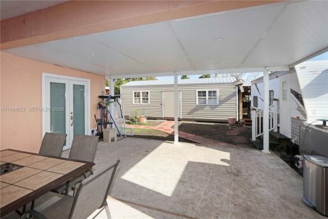 Villa ou maison à vendre à Miami, Floride: 3 chambres, 138.8 m2 № 2055740 - photo 23
