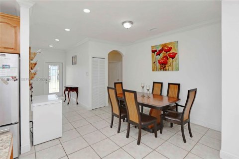 Villa ou maison à vendre à Miami, Floride: 3 chambres, 138.8 m2 № 2055740 - photo 12