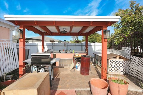 Villa ou maison à vendre à Miami, Floride: 3 chambres, 138.8 m2 № 2055740 - photo 25