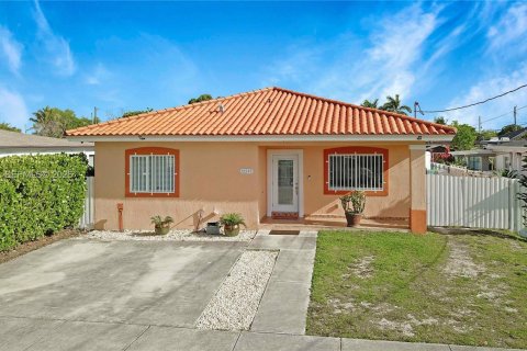 Villa ou maison à vendre à Miami, Floride: 3 chambres, 138.8 m2 № 2055740 - photo 1