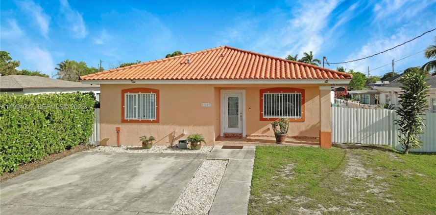 Villa ou maison à Miami, Floride 3 chambres, 138.8 m2 № 2055740