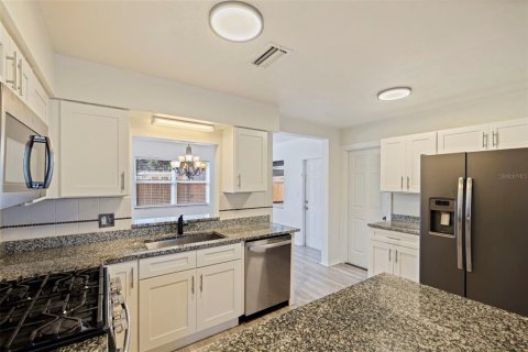 Villa ou maison à vendre à Saint Petersburg, Floride: 3 chambres, 109.62 m2 № 2423756 - photo 12
