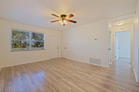 Villa ou maison à vendre à Saint Petersburg, Floride: 3 chambres, 109.62 m2 № 2423756 - photo 6