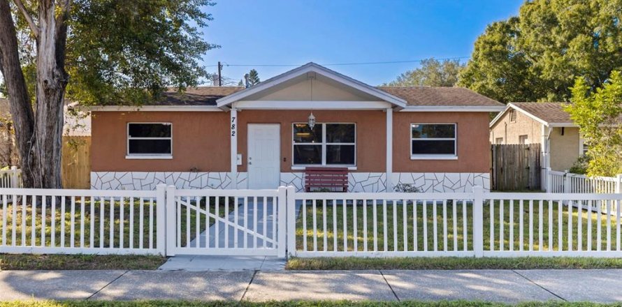 Villa ou maison à Saint Petersburg, Floride 3 chambres, 109.62 m2 № 2423756