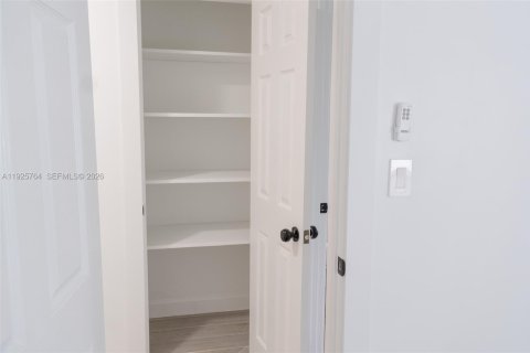 Villa ou maison à louer à Oakland Park, Floride: 5 chambres, 155.05 m2 № 1985895 - photo 28