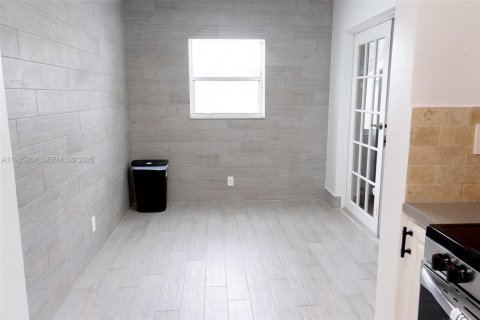 Villa ou maison à louer à Oakland Park, Floride: 5 chambres, 155.05 m2 № 1985895 - photo 12