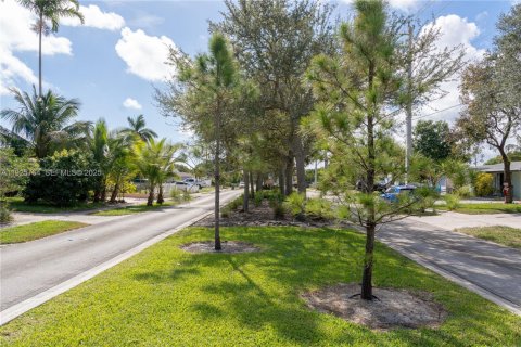 Снять в аренду виллу или дом в Окленд-Парк, Флорида 5 спален, 155.05м2, № 1985895 - фото 4