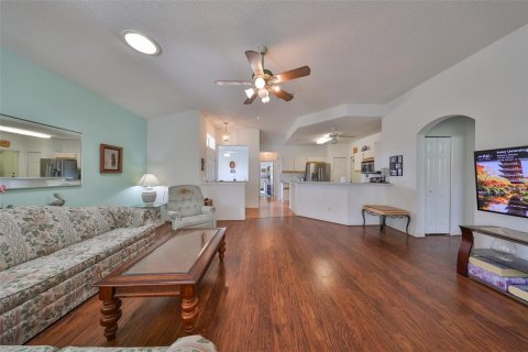 Condo in Sun City Center, Florida, 2 bedrooms  № 1722490 - photo 9
