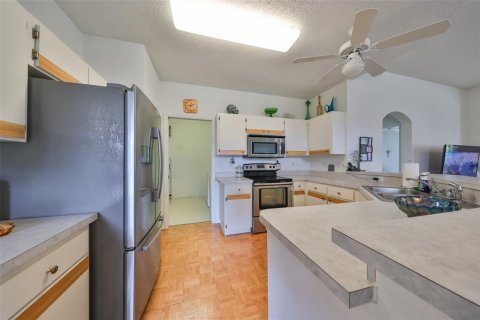 Condo in Sun City Center, Florida, 2 bedrooms  № 1722490 - photo 5