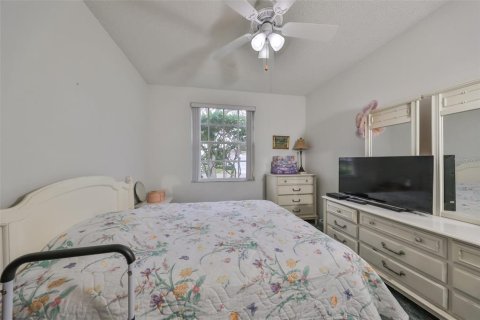 Condo in Sun City Center, Florida, 2 bedrooms  № 1722490 - photo 23