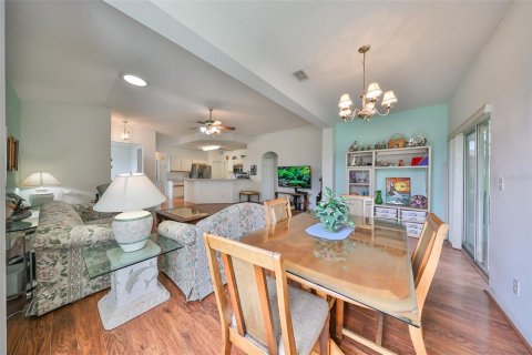 Condo in Sun City Center, Florida, 2 bedrooms  № 1722490 - photo 11