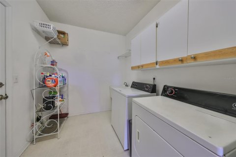 Condo in Sun City Center, Florida, 2 bedrooms  № 1722490 - photo 29