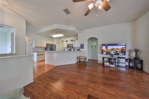 Condo in Sun City Center, Florida, 2 bedrooms  № 1722490 - photo 8