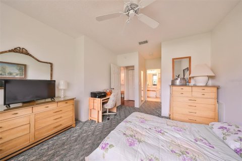 Condo in Sun City Center, Florida, 2 bedrooms  № 1722490 - photo 16