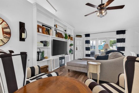 Villa ou maison à vendre à Palm Harbor, Floride: 3 chambres, 152.55 m2 № 2148286 - photo 6