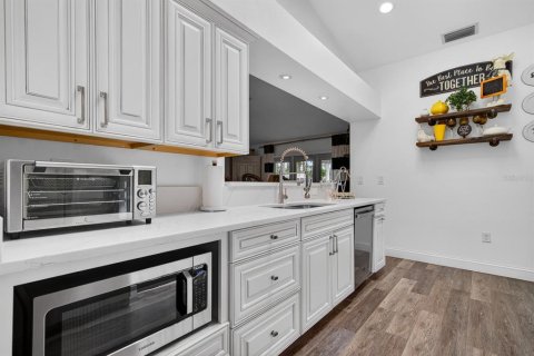Villa ou maison à vendre à Palm Harbor, Floride: 3 chambres, 152.55 m2 № 2148286 - photo 11