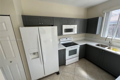 Купить таунхаус в Хомстед, Флорида 4 спальни, 150.32м2, № 2032994 - фото 13