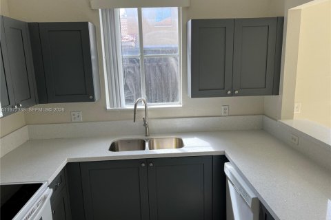 Купить таунхаус в Хомстед, Флорида 4 спальни, 150.32м2, № 2032994 - фото 14