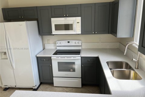 Купить таунхаус в Хомстед, Флорида 4 спальни, 150.32м2, № 2032994 - фото 10