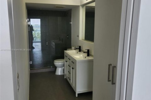 Condominio en venta en Miami, Florida, 1 dormitorio, 79.99 m2 № 1759003 - foto 1