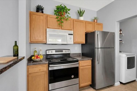 Condo in Seminole, Florida, 2 bedrooms  № 2207865 - photo 8