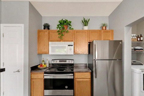 Condo in Seminole, Florida, 2 bedrooms  № 2207865 - photo 9
