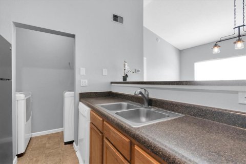 Condo in Seminole, Florida, 2 bedrooms  № 2207865 - photo 10