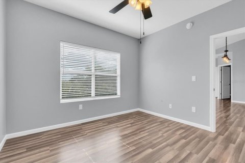 Condo in Seminole, Florida, 2 bedrooms  № 2207865 - photo 12