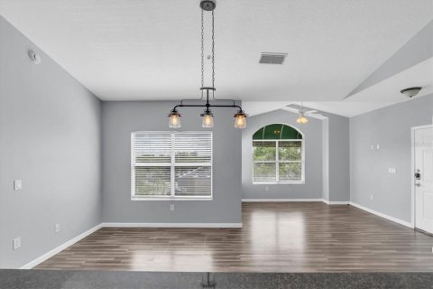Condo in Seminole, Florida, 2 bedrooms  № 2207865 - photo 6