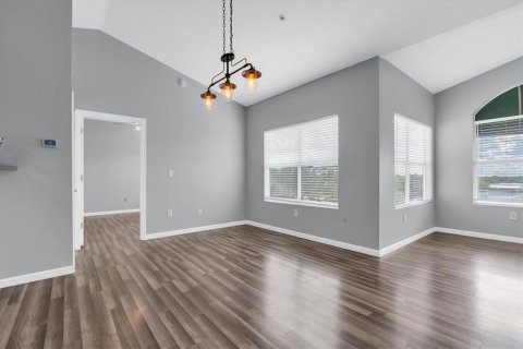 Condo in Seminole, Florida, 2 bedrooms  № 2207865 - photo 7