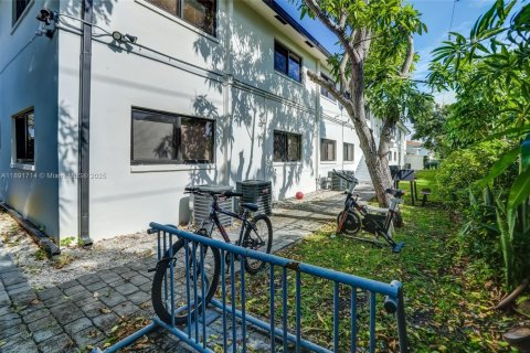 Apartment in Fort Lauderdale, Florida 2 bedrooms, 83.61 sq.m. № 1943719 - photo 20