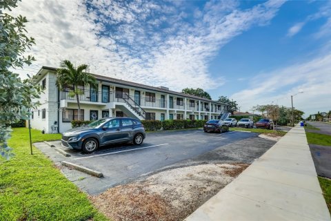 Apartment in Fort Lauderdale, Florida 2 bedrooms, 83.61 sq.m. № 1943719 - photo 1