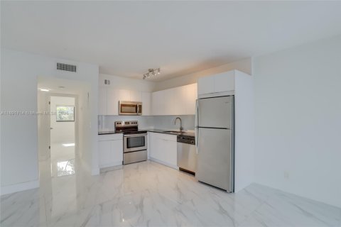 Apartment in Fort Lauderdale, Florida 2 bedrooms, 83.61 sq.m. № 1943719 - photo 8