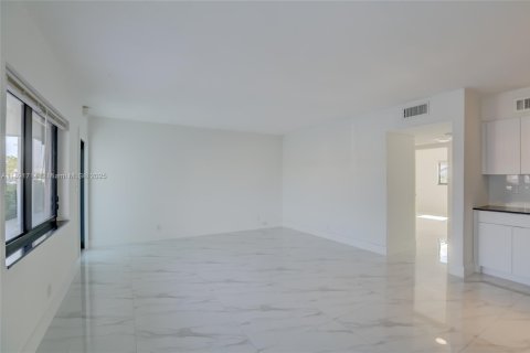 Apartment in Fort Lauderdale, Florida 2 bedrooms, 83.61 sq.m. № 1943719 - photo 9