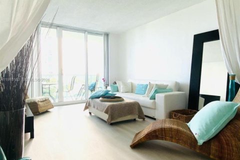 Condo in Hollywood, Florida, 1 bedroom  № 2058868 - photo 4