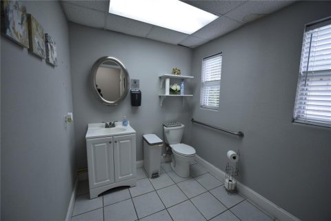 Immobilier commercial à louer à Orlando, Floride: 519.14 m2 № 2386800 - photo 12