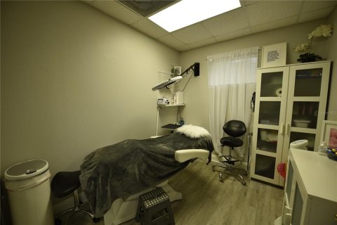 Immobilier commercial à louer à Orlando, Floride: 519.14 m2 № 2386800 - photo 4