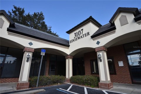 Immobilier commercial à Orlando, Floride 519.14 m2 № 2386800