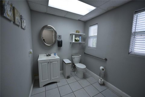 Immobilier commercial à louer à Orlando, Floride: 519.14 m2 № 2386800 - photo 11