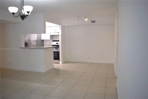 Condominio en venta en Tamarac, Florida, 2 dormitorios, 95.69 m2 № 2023236 - foto 4