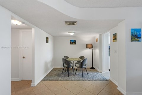 Condo in Hallandale Beach, Florida, 1 bedroom  № 1923988 - photo 5